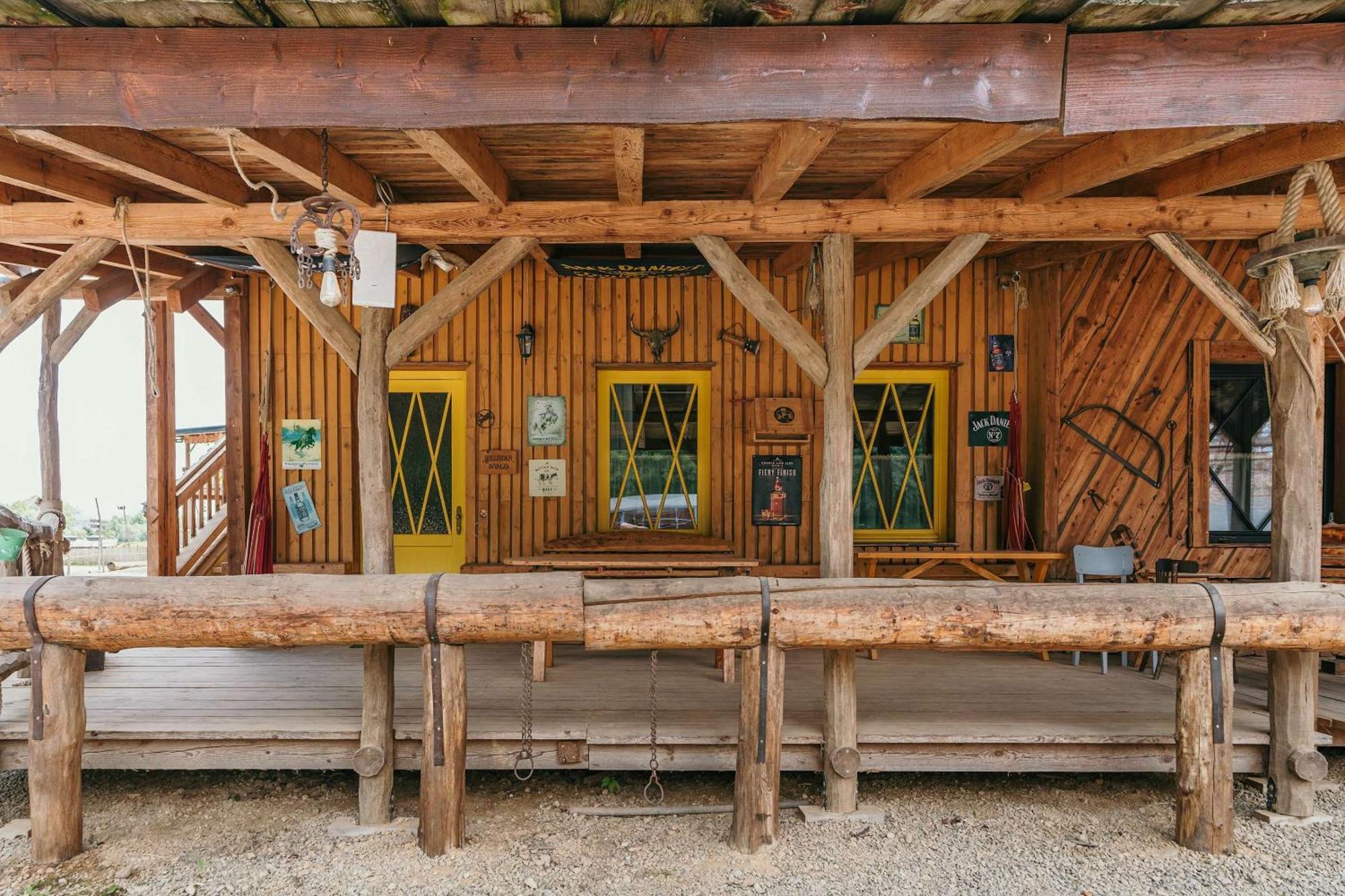 Ranch 13 - Western A Kone Nemsova Phòng bức ảnh