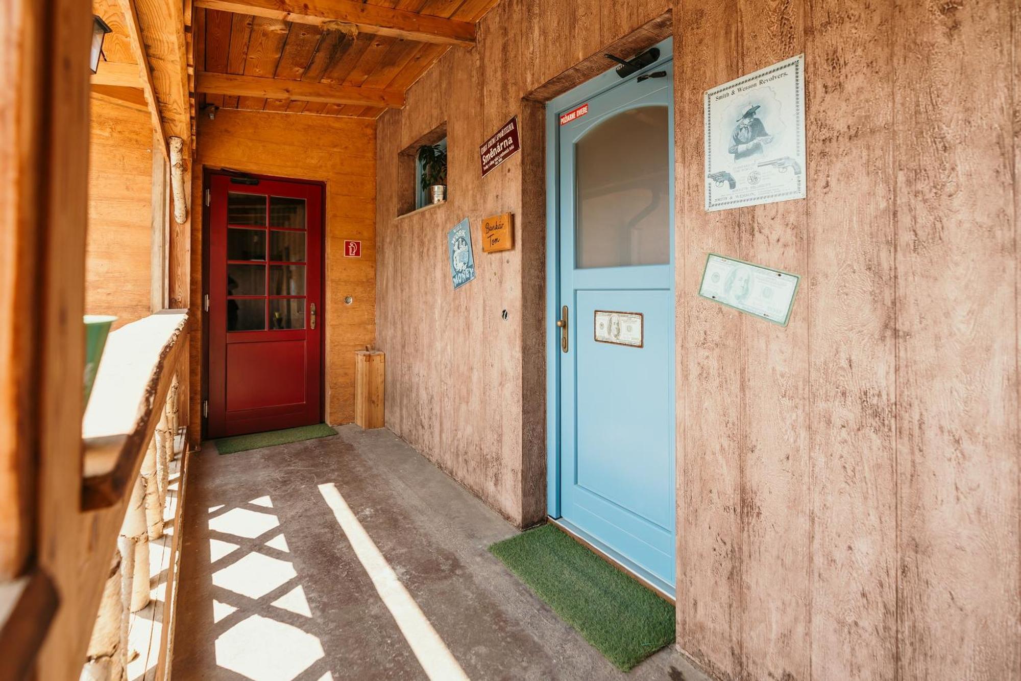 Ranch 13 - Western A Kone Nemsova Phòng bức ảnh