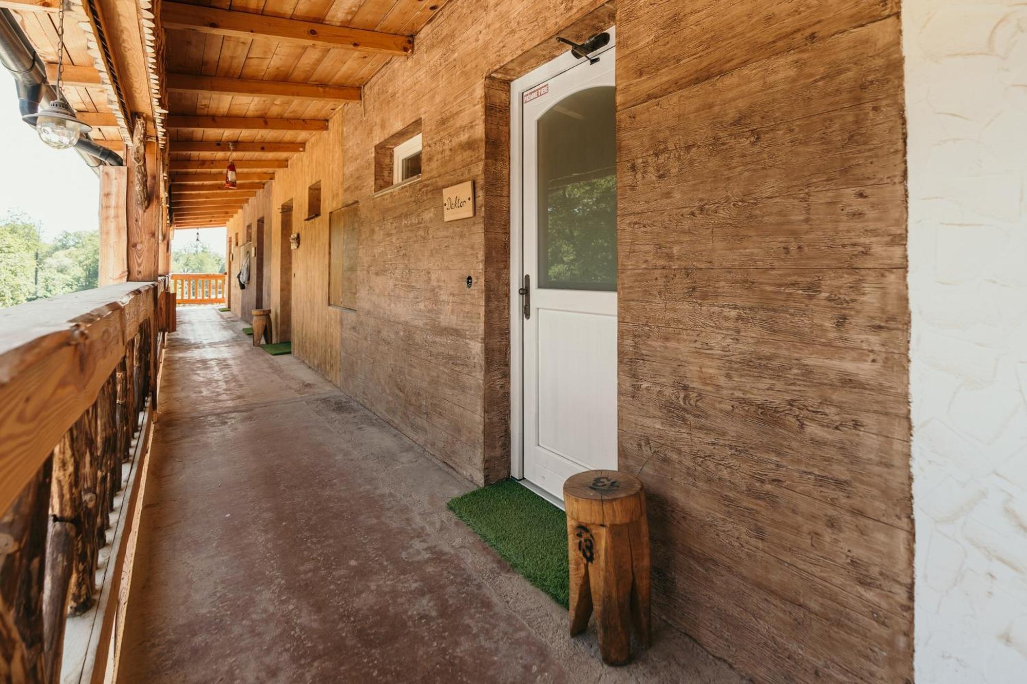 Ranch 13 - Western A Kone Nemsova Phòng bức ảnh